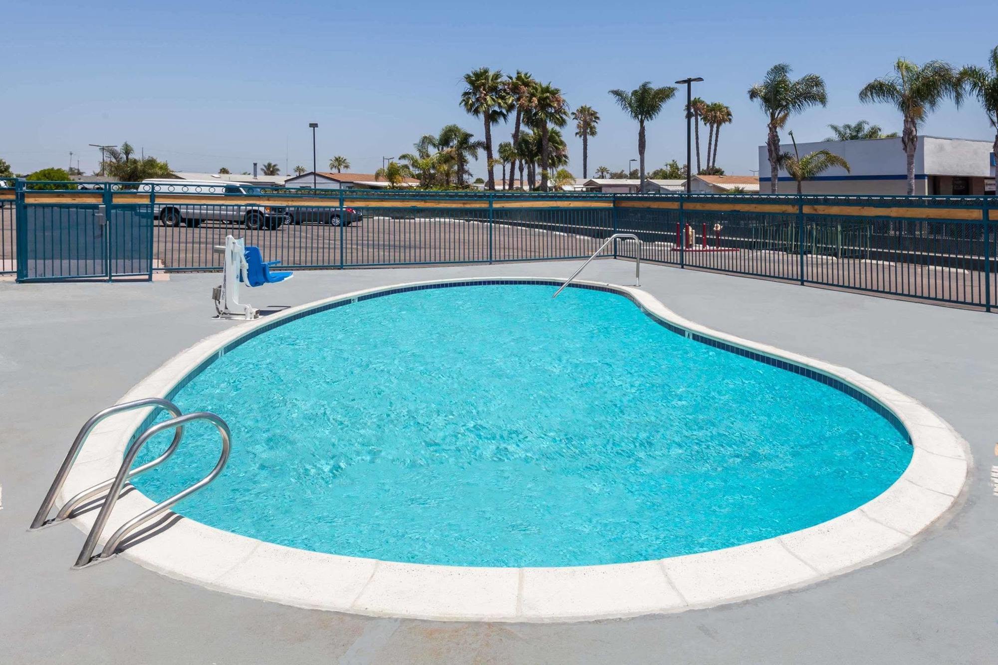 Super 8 By Wyndham San Diego/Imperial Beach エクステリア 写真